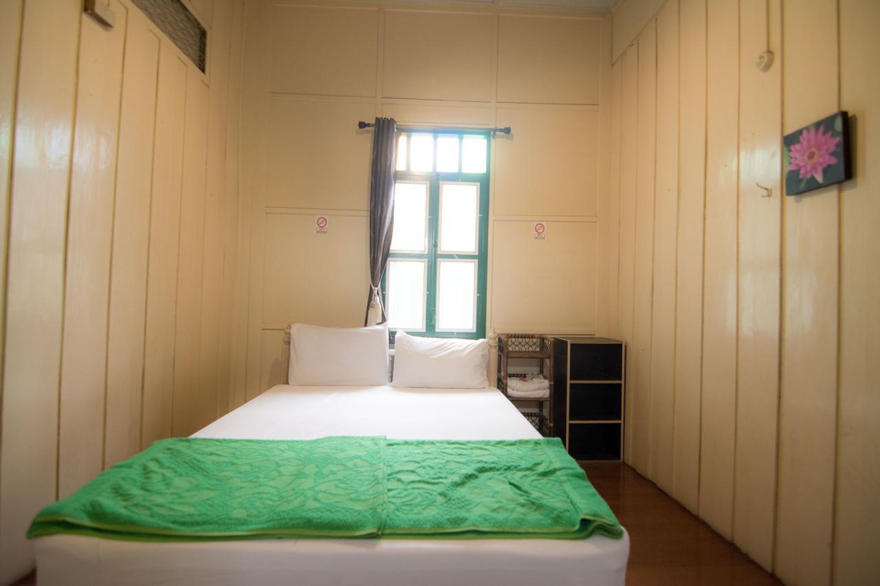 Samsen Sam Place Bangkok Exterior foto